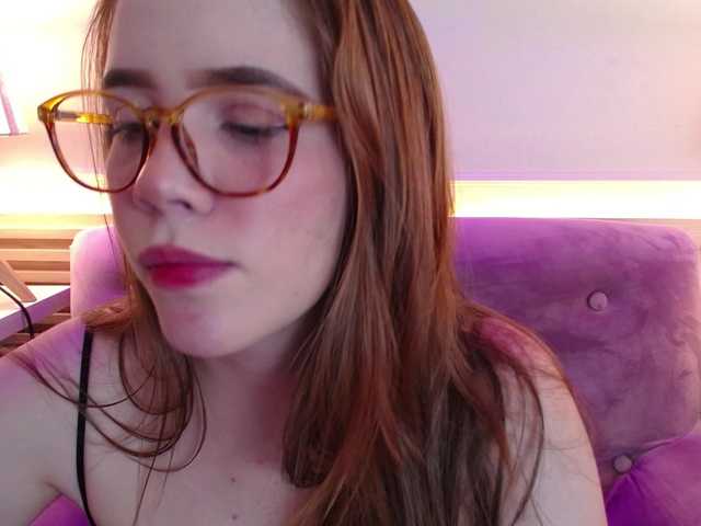 PrettyAriel live cam on BongaCams