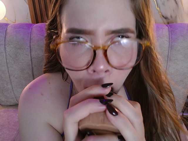 PrettyAriel live cam on BongaCams
