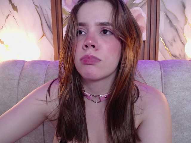 PrettyAriel live cam on BongaCams