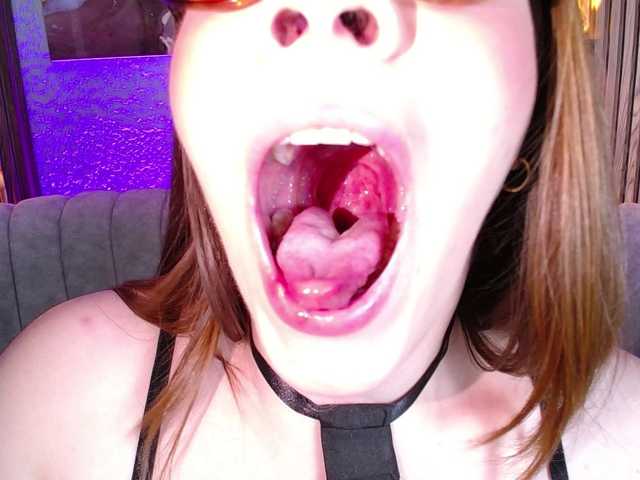 PrettyAriel live cam on BongaCams
