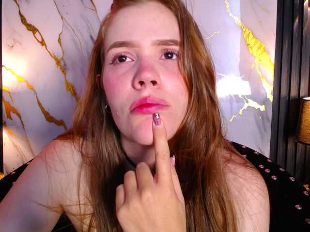 PrettyAriel live cam on BongaCams