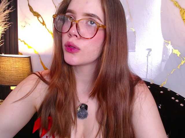 PrettyAriel live cam preview