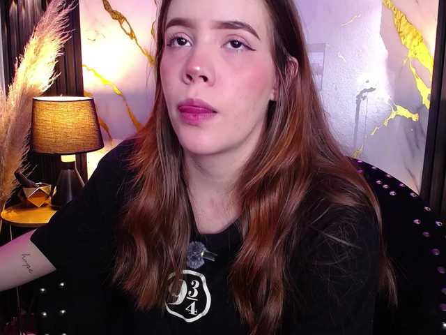 PrettyAriel live cam on BongaCams