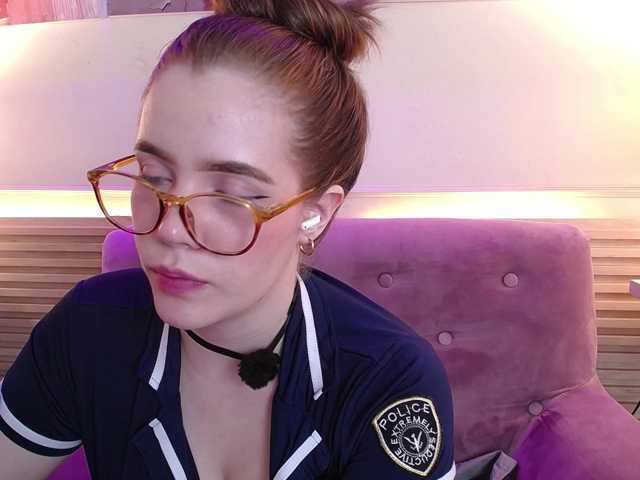 PrettyAriel live cam on BongaCams