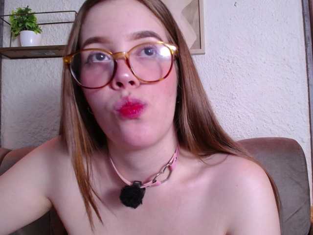 PrettyAriel live cam on BongaCams