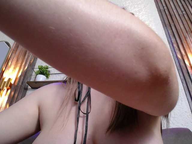 PrettyAriel live cam on BongaCams
