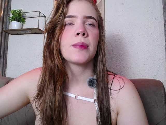 PrettyAriel live webcam show