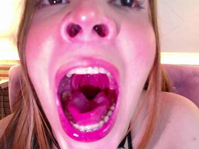 PrettyAriel live cam on BongaCams