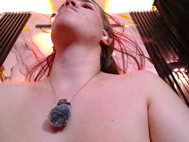 PrettyAriel live cam preview