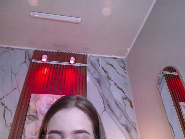PrettyAriel webcam