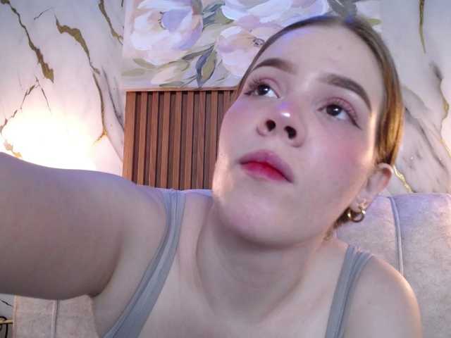 PrettyAriel live cam on BongaCams