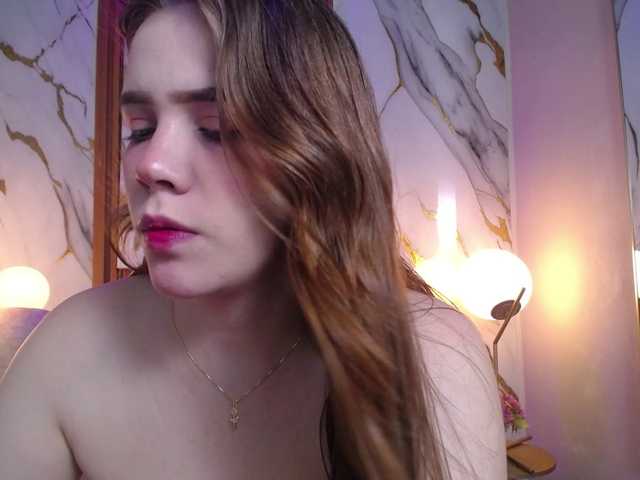 PrettyAriel live cam on BongaCams