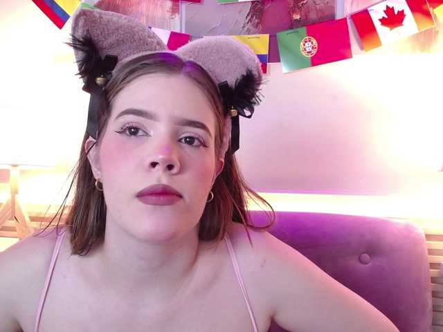 PrettyAriel live cam on UnifiedCams