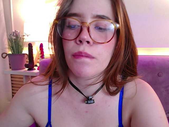 PrettyAriel live cam on BongaCams