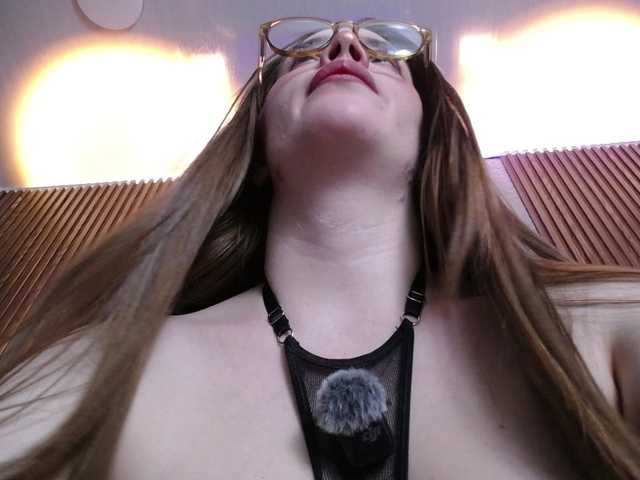 PrettyAriel live cam on BongaCams