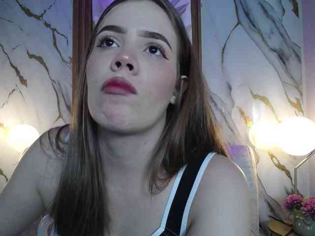 PrettyAriel webcam