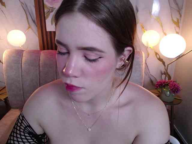 PrettyAriel webcam