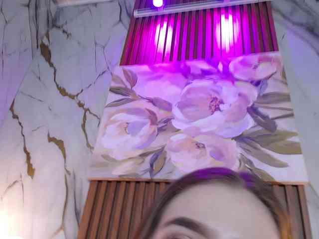 PrettyAriel webcam