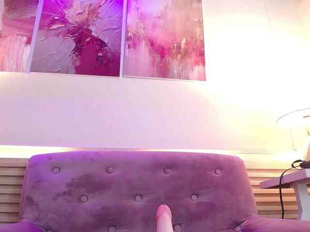 PrettyAriel webcam