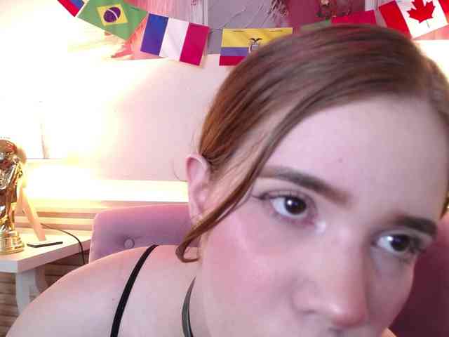 PrettyAriel webcam
