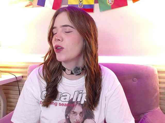 PrettyAriel webcam