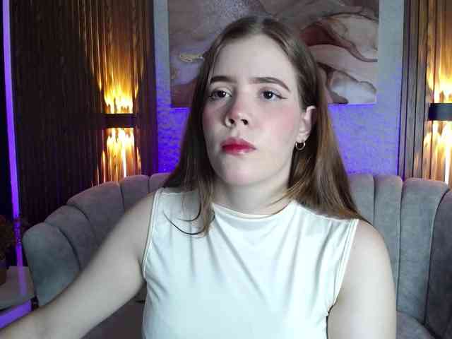 PrettyAriel webcam