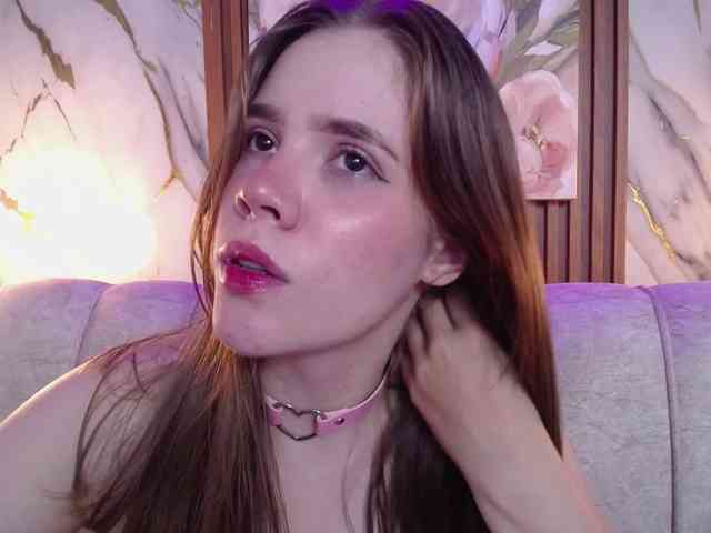 PrettyAriel webcam