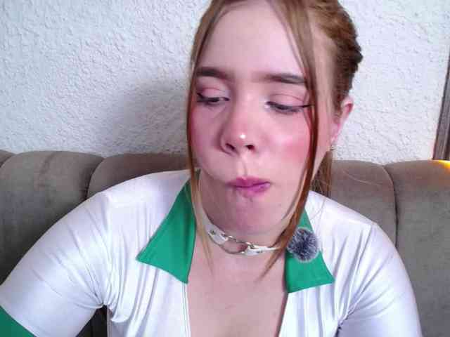 PrettyAriel webcam