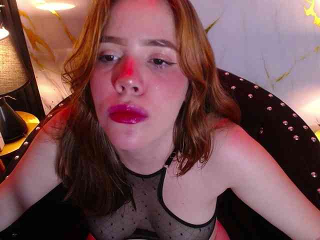 PrettyAriel webcam