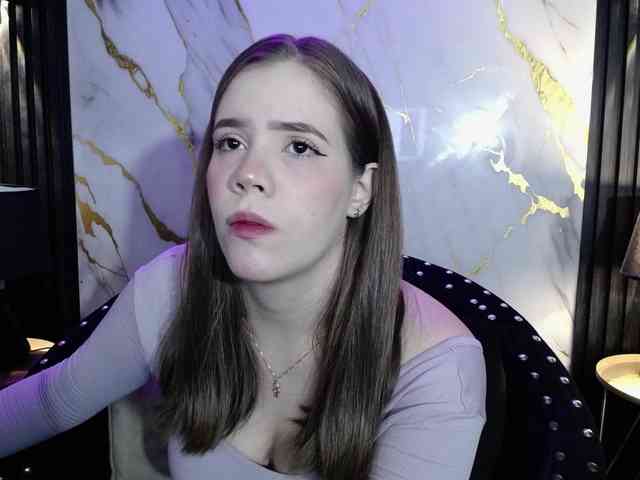 PrettyAriel webcam