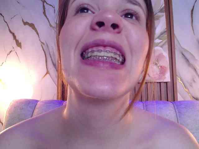 PrettyAriel webcam