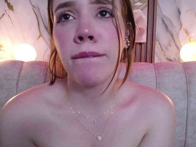 PrettyAriel webcam