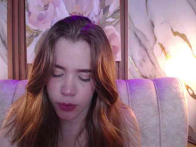 PrettyAriel webcam