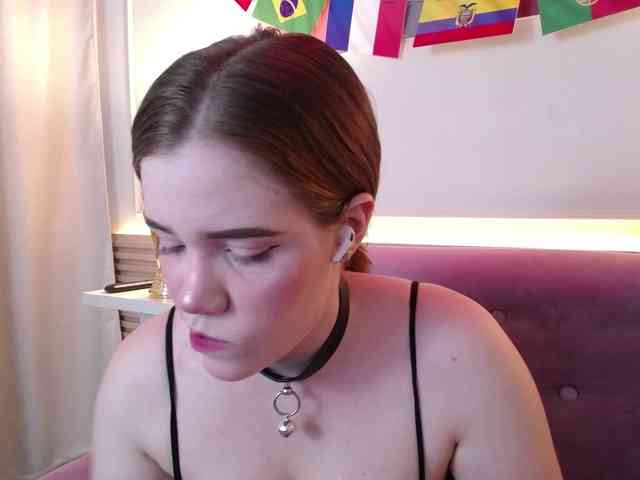 PrettyAriel webcam