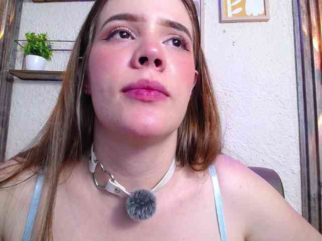 PrettyAriel webcam
