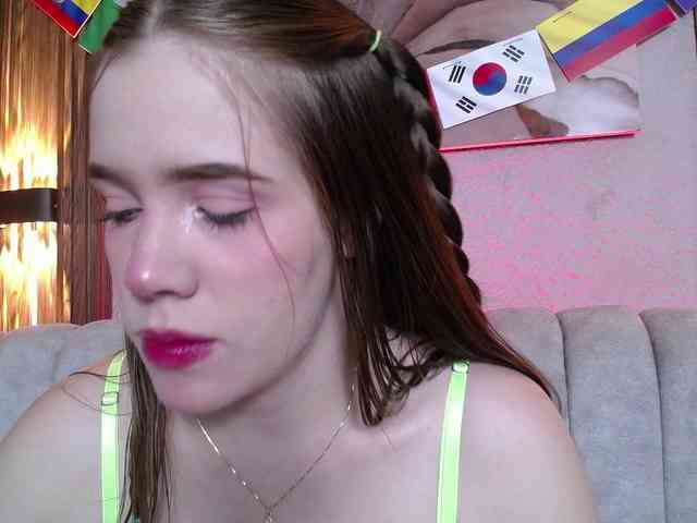PrettyAriel webcam