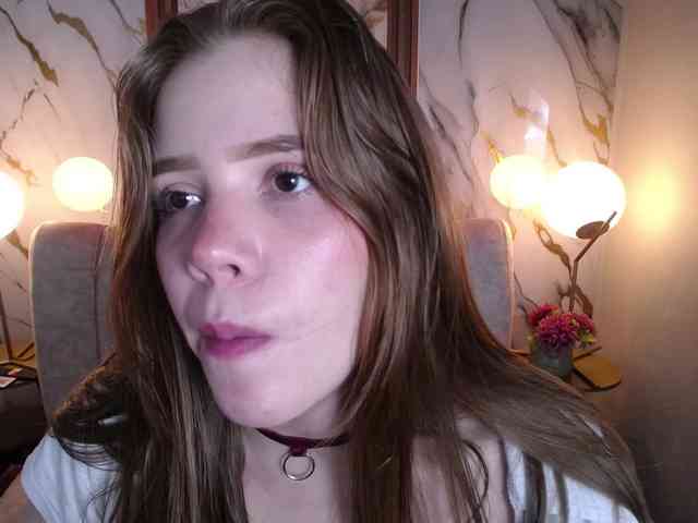 PrettyAriel webcam