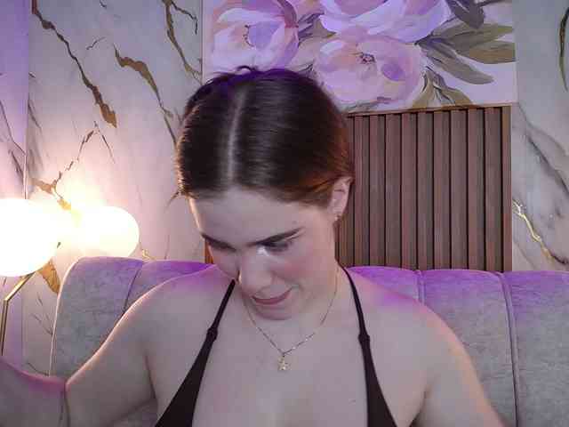 PrettyAriel webcam