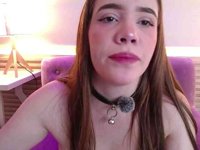 PrettyAriel webcam