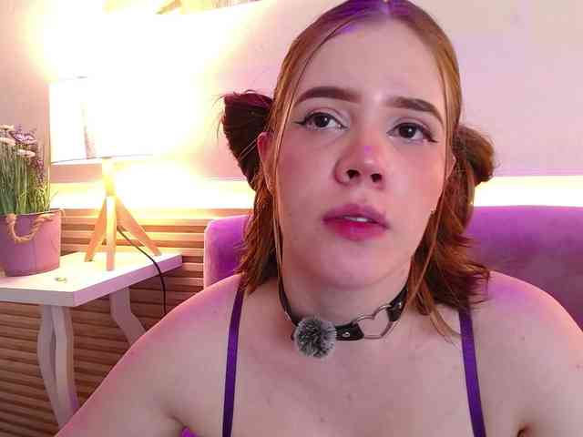 PrettyAriel webcam