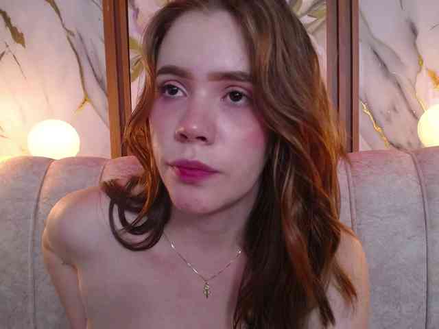 PrettyAriel webcam