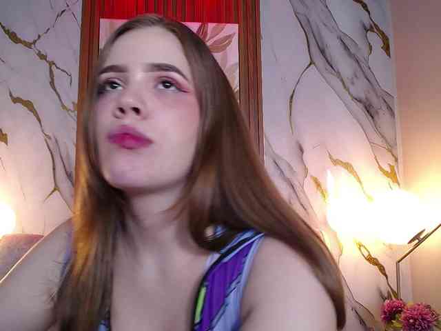 PrettyAriel webcam