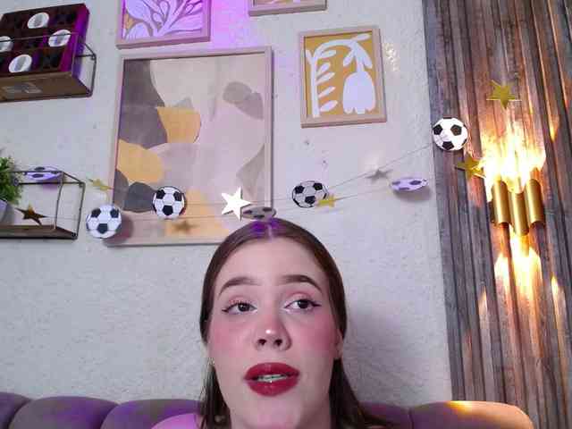 PrettyAriel webcam