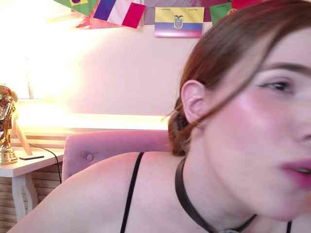 PrettyAriel webcam