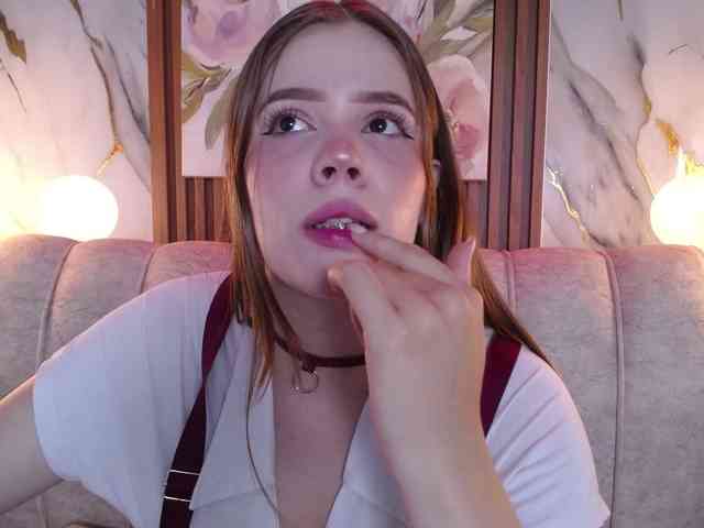 PrettyAriel webcam