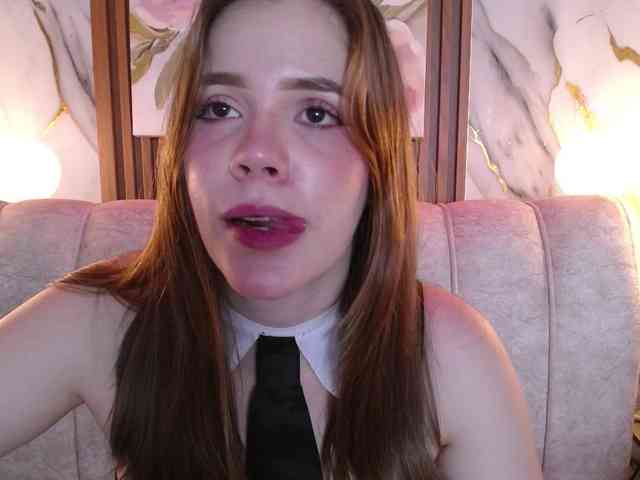 PrettyAriel webcam