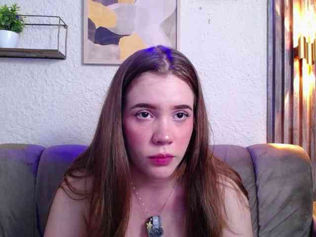 PrettyAriel webcam