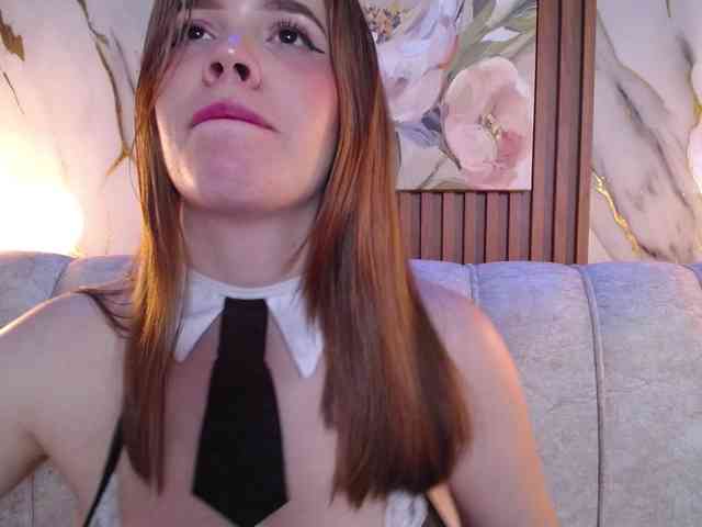 PrettyAriel webcam