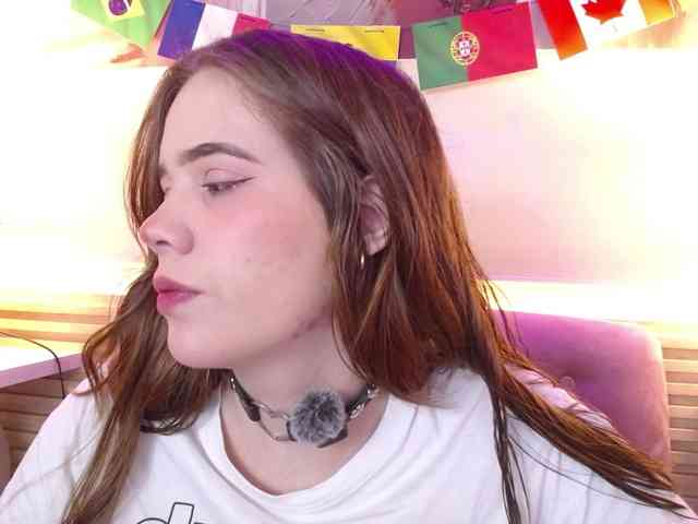 PrettyAriel webcam
