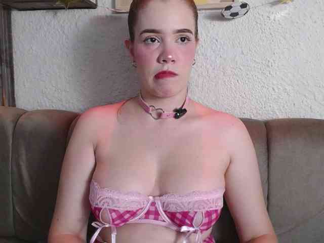 PrettyAriel webcam